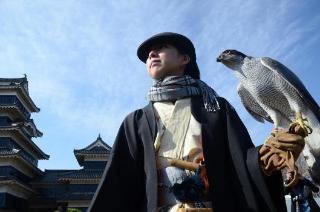 平成30年（2018）11月18日 国宝松本城と鷹狩りの写真