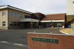 四賀小学校外観