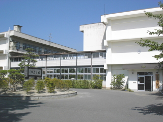 島立小学校外観