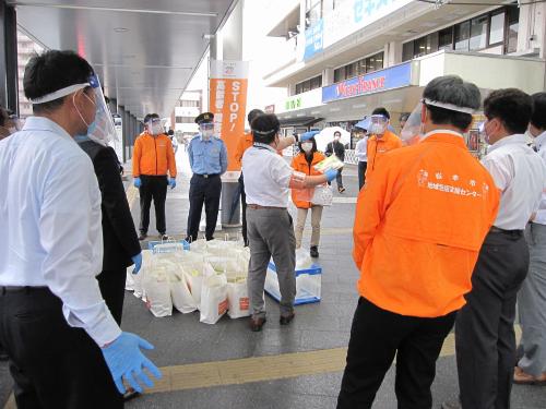 令和2年度特殊詐欺被害防止等合同街頭啓発写真