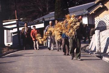 里山辺追倉のお八日綱引きの画像