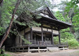 岩山に建てられた岩井堂観音堂