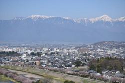九十九折からの眺望の写真。天気がいいとアルプスの山々が良く見えます。