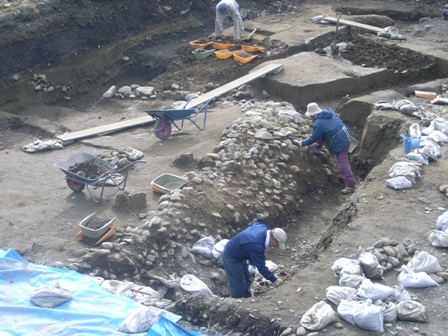 出川南遺跡発掘風景の写真