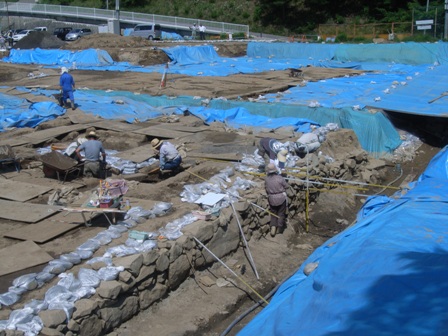 殿村遺跡発掘風景の写真