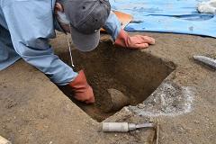 県町遺跡　縄文土器発掘作業の画像
