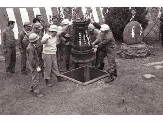 水道局50周年記念タイムカプセル収納式の写真