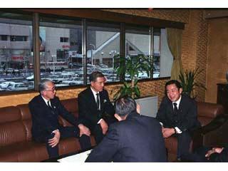 橋本大蔵大臣との折衝の写真