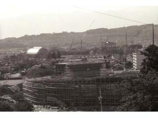 建設中の総合体育館・県文・市野球場の写真