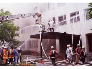 市役所東庁舎火災の写真