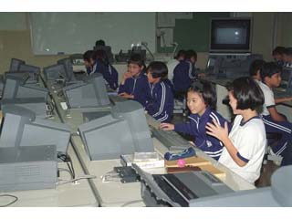 パソコン授業(島内小学校)の画像