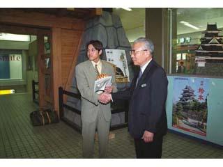 ロッテの松本選手へプレゼントの写真