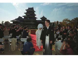 松本城での結婚式の写真