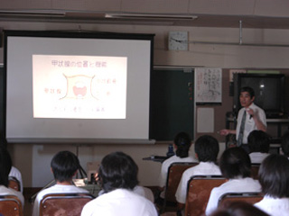 山辺中の総合学習「山辺ドリーム大学」で菅谷市長が講演の写真