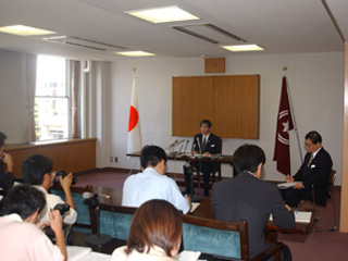 菅谷市長が近隣4村との合併推進を表明の写真