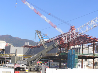 松本駅西口自由通路工事の写真