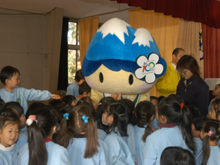 アルプちゃんの幼稚園・保育園訪問の写真