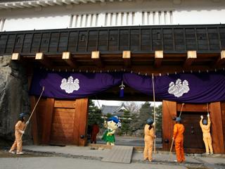 平成19年（2007）12月　松本城すす払いの写真