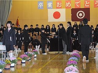 平成21年（2009）3月　市内小学校で卒業式の写真