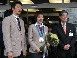 バンクーバーオリンピック銀メダリスト小平奈緒選手が市長表敬の写真
