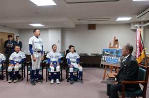 松本国際中学校野球部市長表敬訪問の写真2