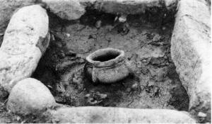 第２号住居址の石囲炉跡から出土した縄文土器