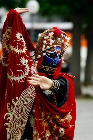 星雨（中国雑技芸術団 ）