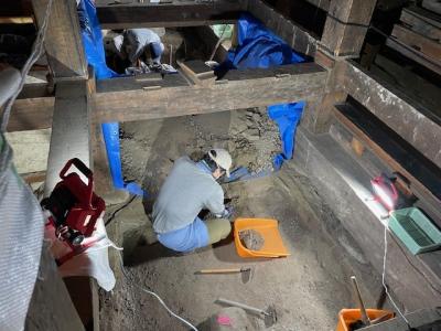 天守床下の発掘調査