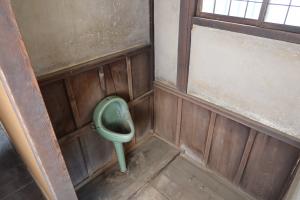 便所竣工