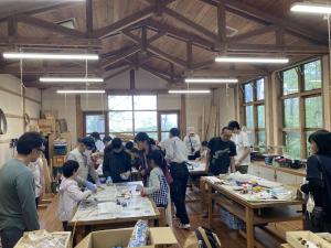 木工教室を行っている様子