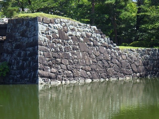 江戸中期のものと推定される埋門虎口南面の石垣